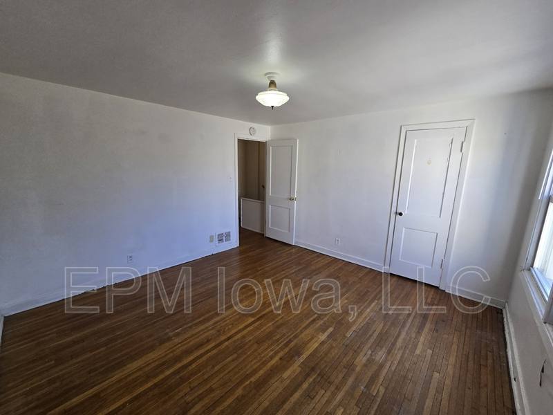 Apartment for rent at 235 Madison St, Waterloo, IA 50703