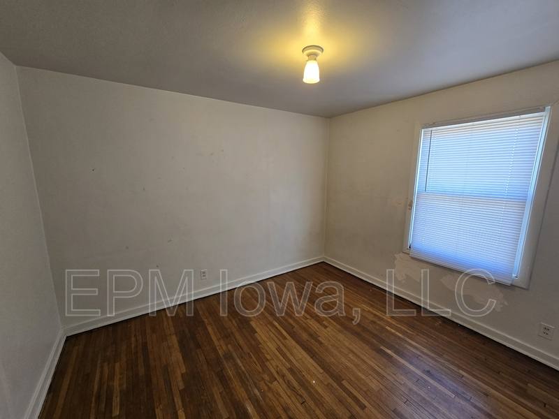 Apartment for rent at 235 Madison St, Waterloo, IA 50703