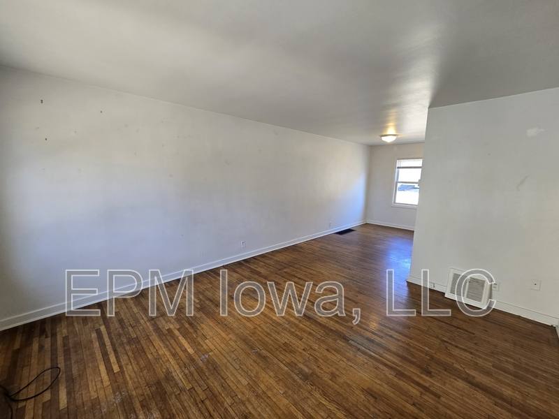 Apartment for rent at 235 Madison St, Waterloo, IA 50703