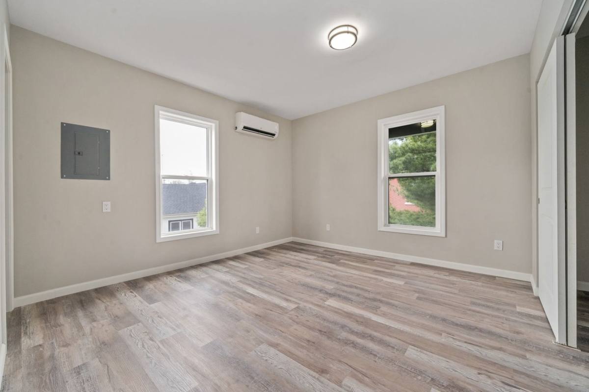 Apartment for rent at 741 Sullivant Ave, Columbus, OH 43222