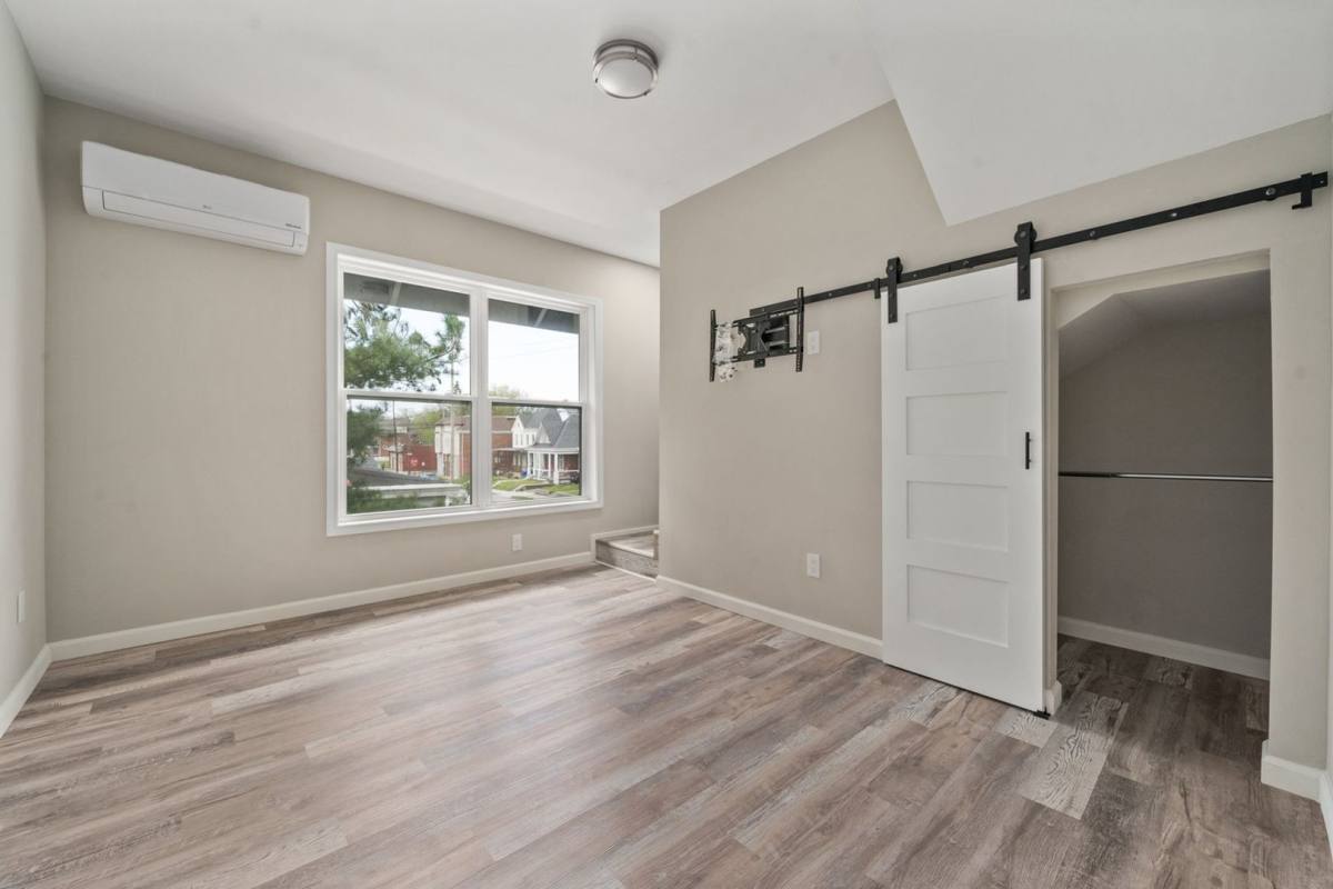 Apartment for rent at 741 Sullivant Ave, Columbus, OH 43222