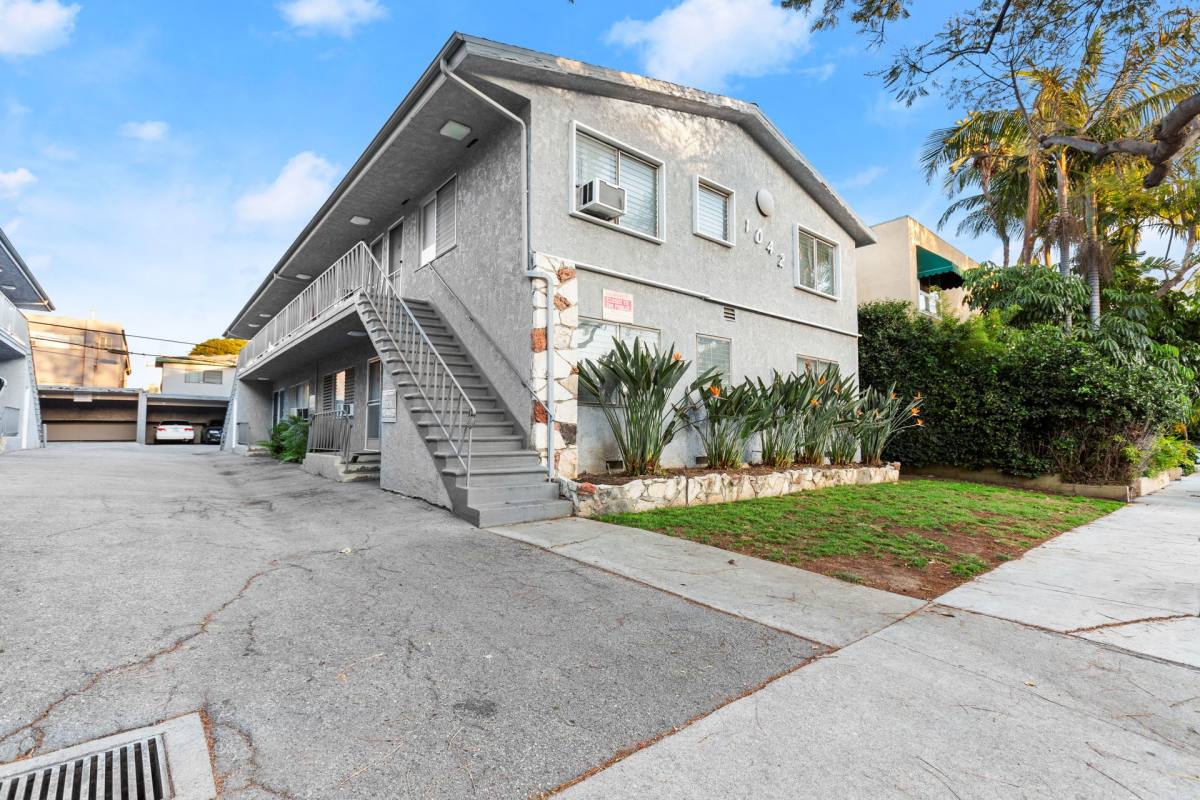 Apartment for rent at 1042 N Stanley Ave, Los Angeles, CA 90046