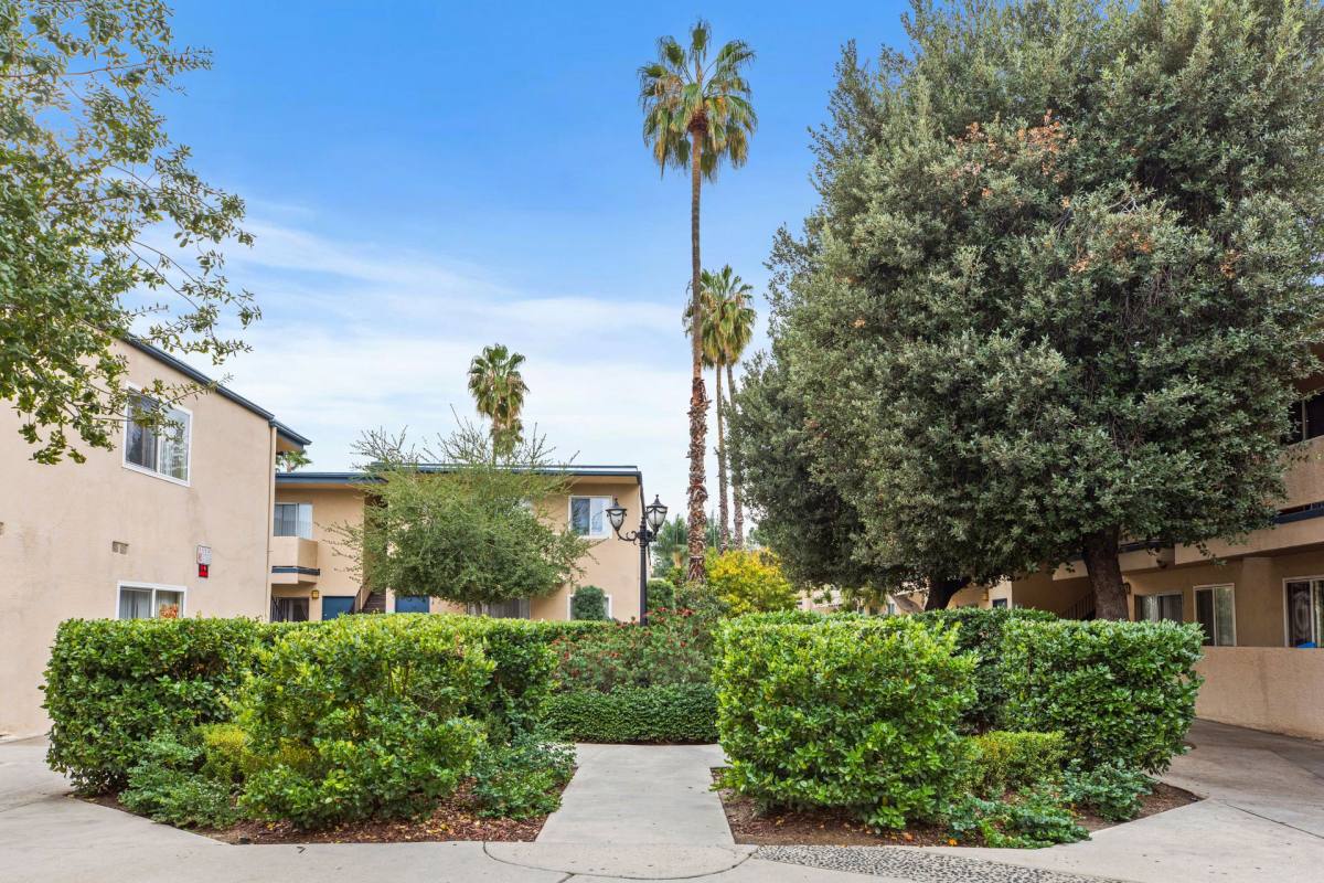 Apartment for rent at 18449 Collins St, Tarzana, CA 91356