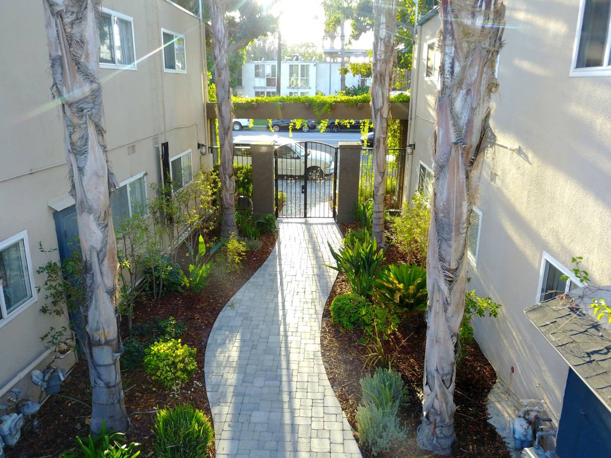 Apartment for rent at 18449 Collins St, Tarzana, CA 91356