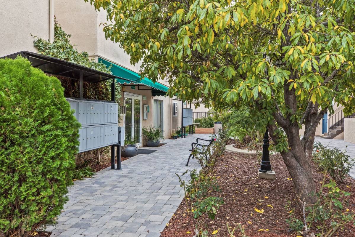Apartment for rent at 18449 Collins St, Tarzana, CA 91356