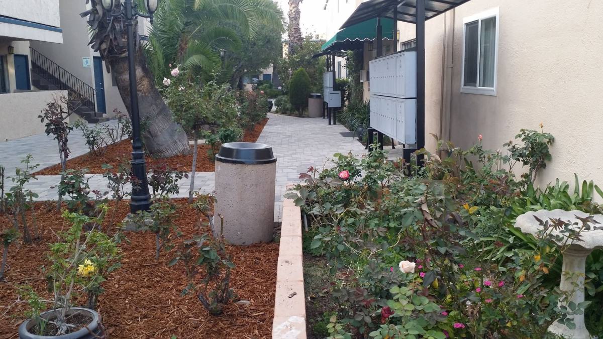 Apartment for rent at 18449 Collins St, Tarzana, CA 91356