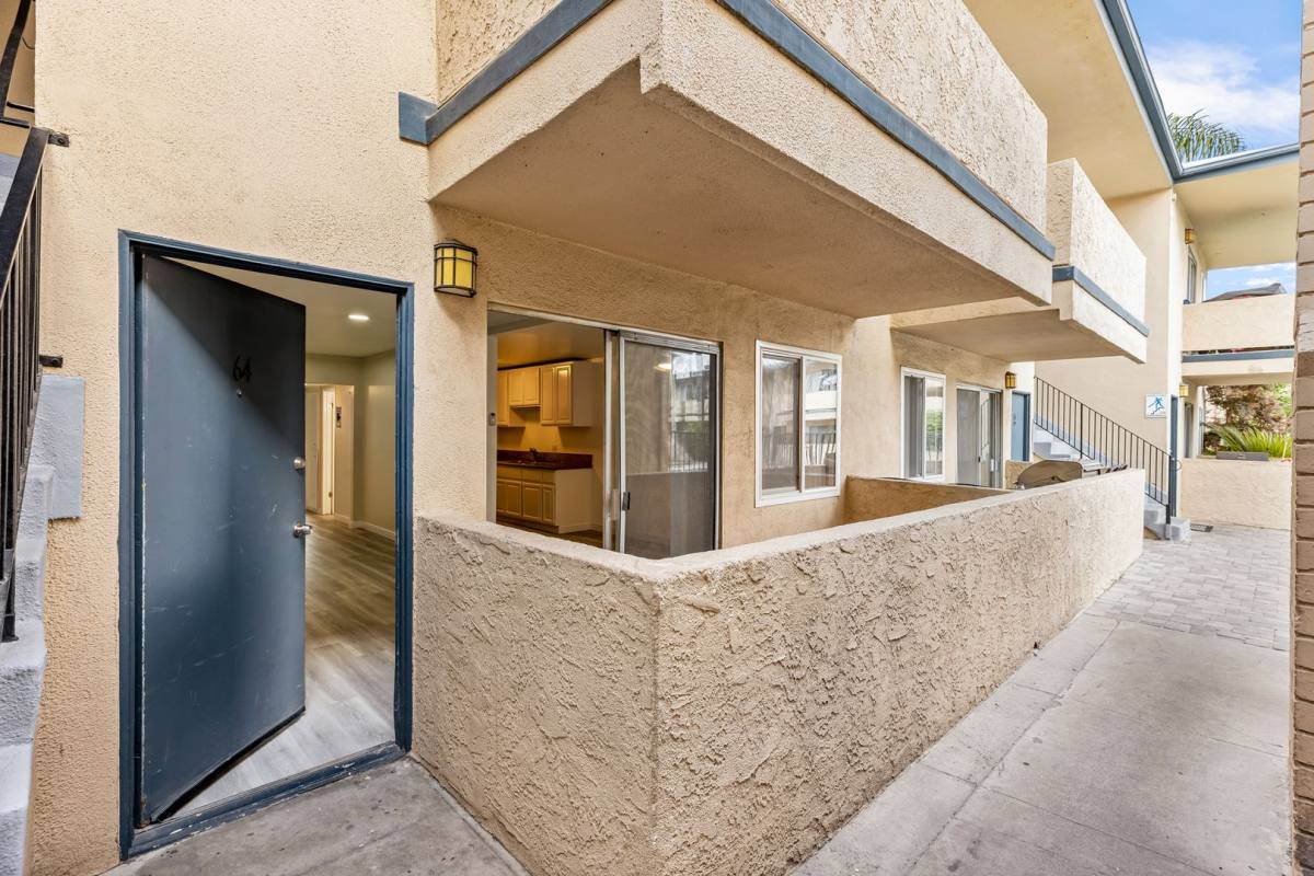 Apartment for rent at 18449 Collins St, Tarzana, CA 91356