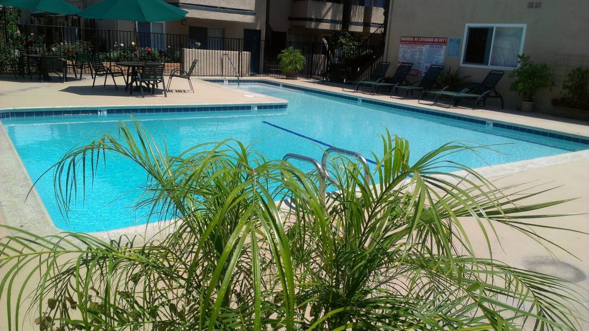 Apartment for rent at 18449 Collins St, Tarzana, CA 91356