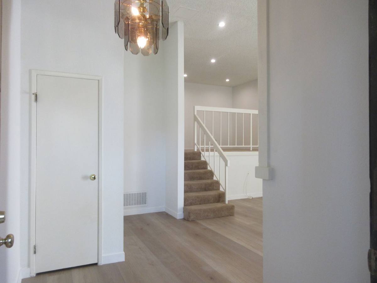 Townhouse for rent at 8865 Independence Ave, Canoga Park, CA 91304