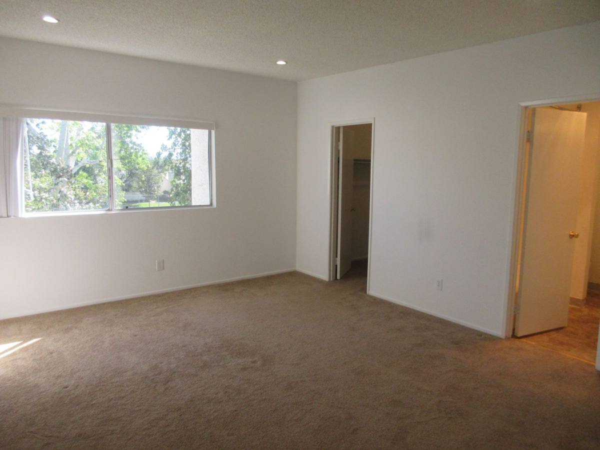 Townhouse for rent at 8865 Independence Ave, Canoga Park, CA 91304