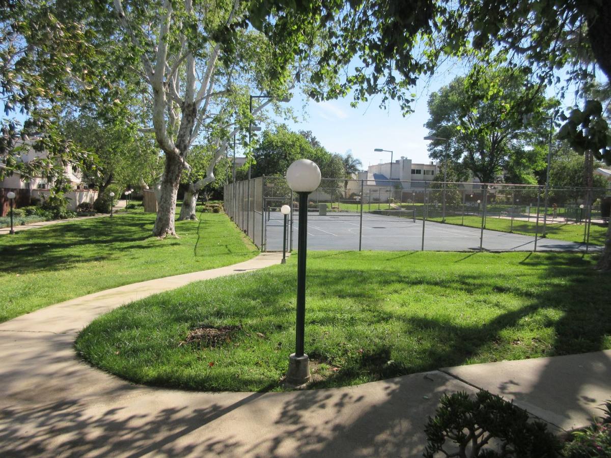 Townhouse for rent at 8865 Independence Ave, Canoga Park, CA 91304