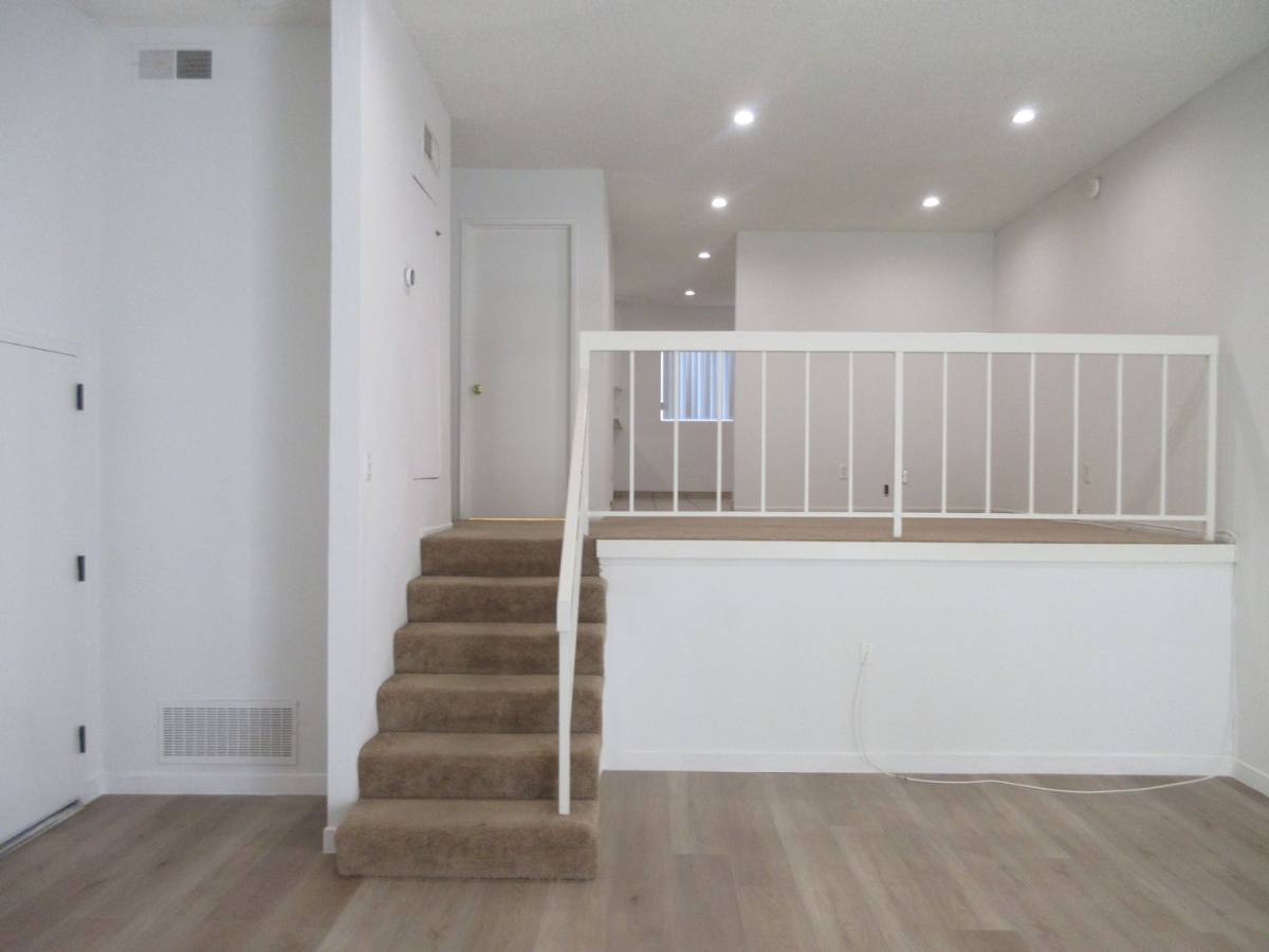 Townhouse for rent at 8865 Independence Ave, Canoga Park, CA 91304