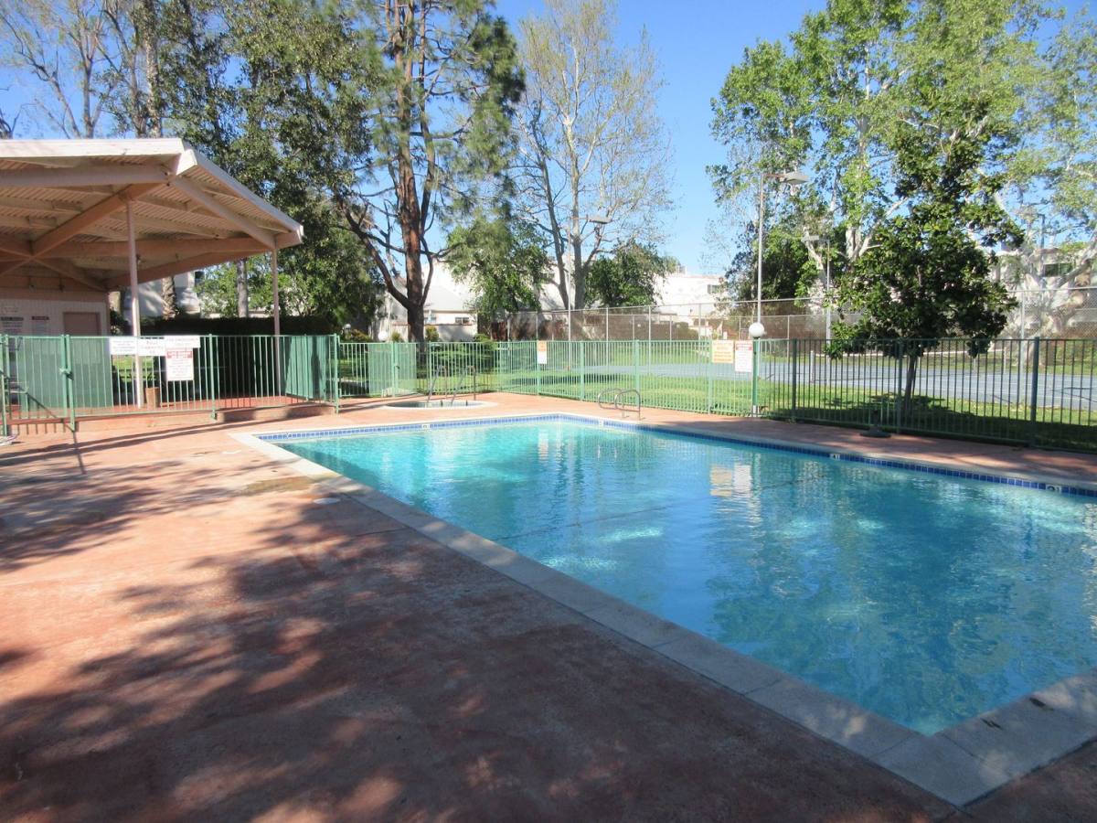 Townhouse for rent at 8865 Independence Ave, Canoga Park, CA 91304