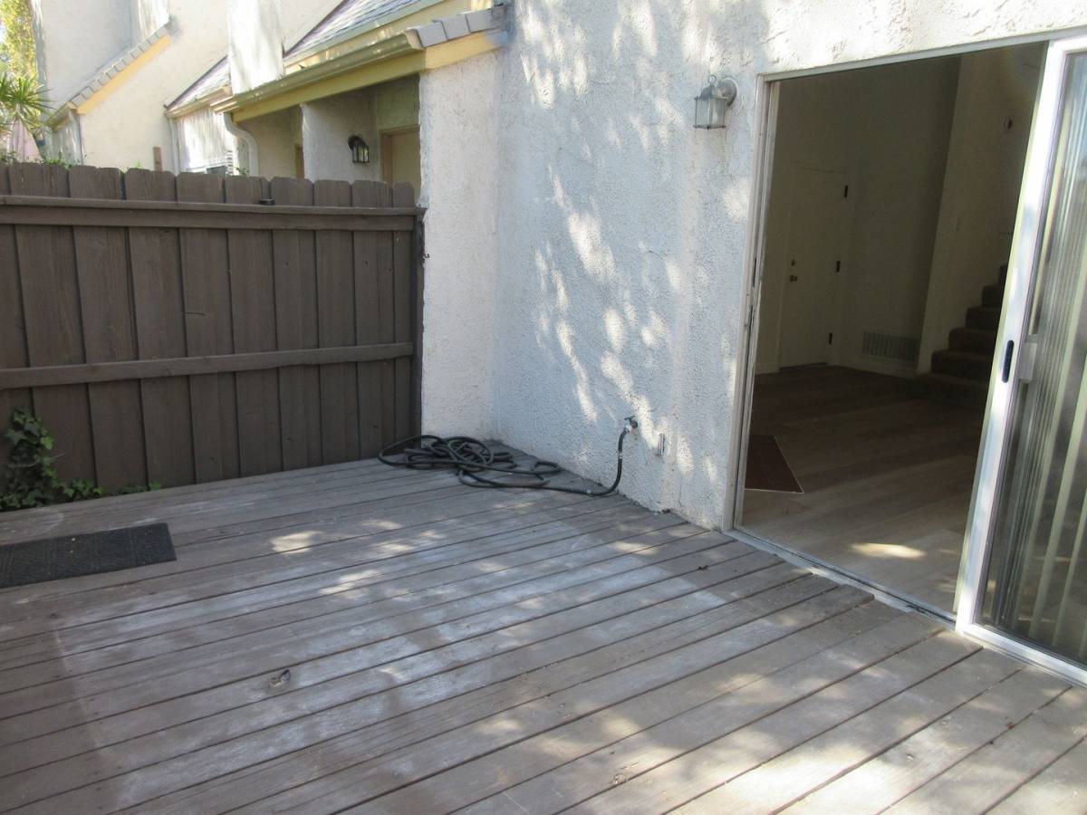 Townhouse for rent at 8865 Independence Ave, Canoga Park, CA 91304