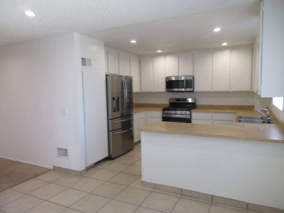 Townhouse for rent at 8865 Independence Ave, Canoga Park, CA 91304