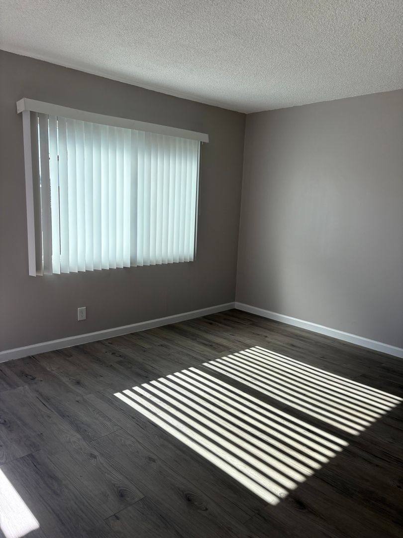 Apartment for rent at 107 E 65th St, Los Angeles, CA 90003