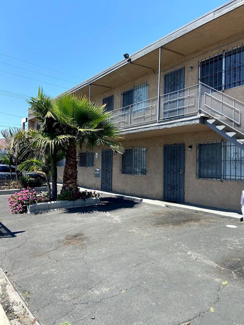 Apartment for rent at 107 E 65th St, Los Angeles, CA 90003