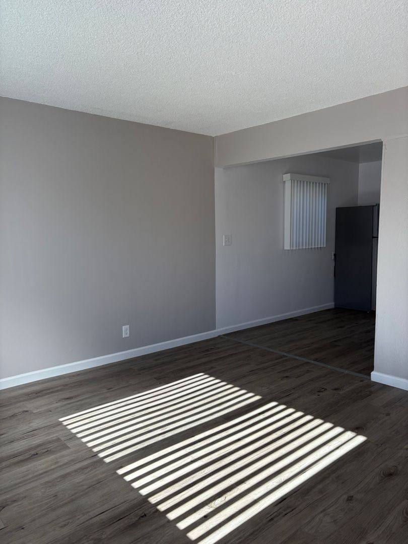 Apartment for rent at 107 E 65th St, Los Angeles, CA 90003