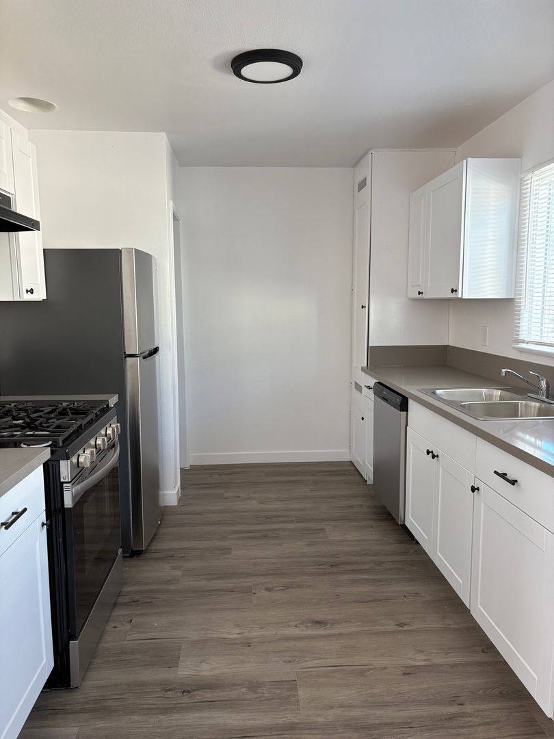 Apartment for rent at 7411 S Hoover St, Los Angeles, CA 90044