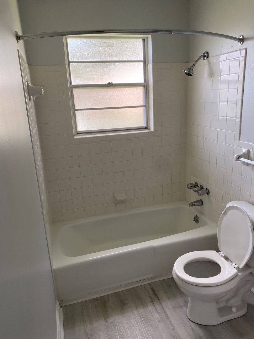 Apartment for rent at 524 W Tharpe St, Tallahassee, FL 32303