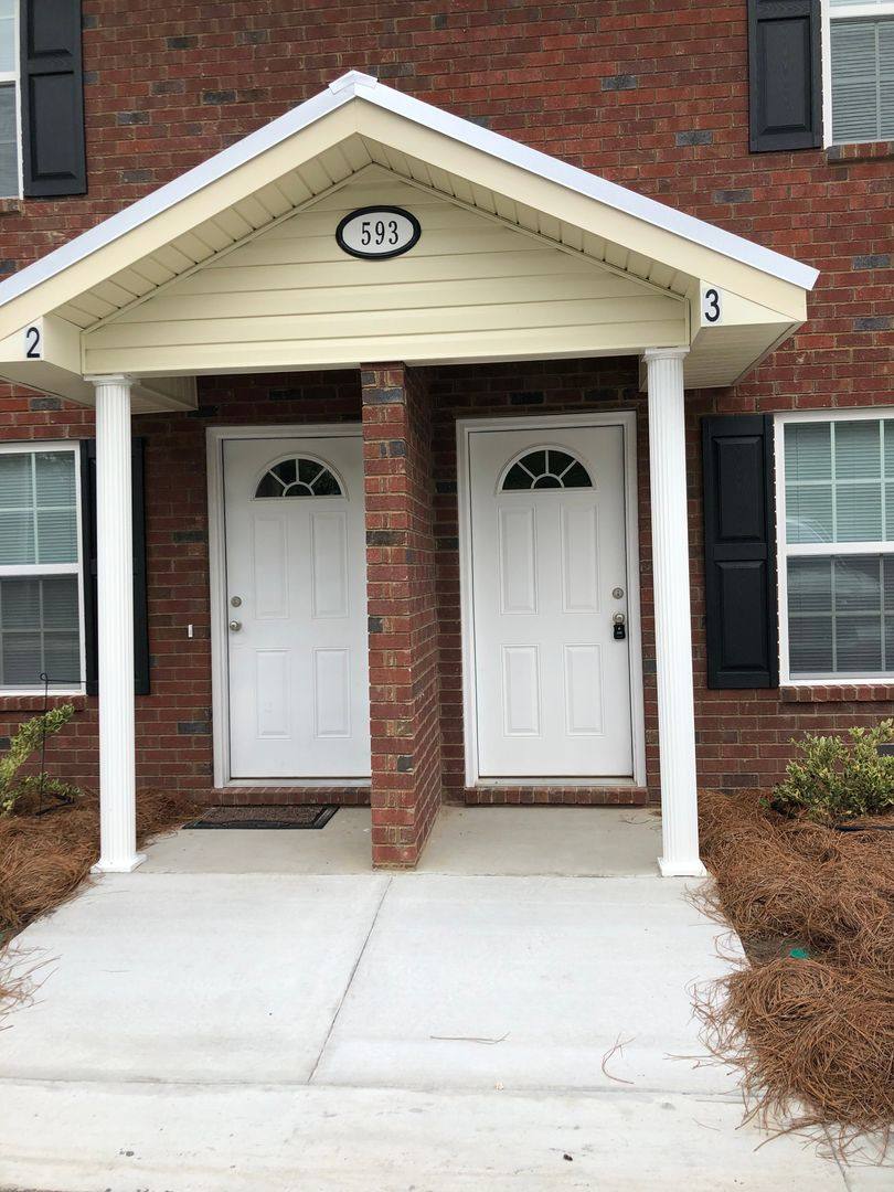 Apartment for rent at 593 Beach Rd, Baxley, GA 31513