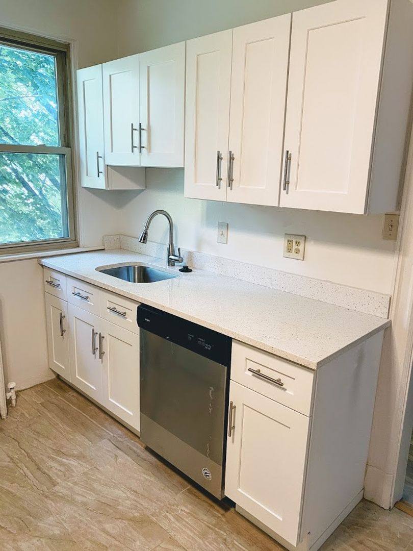 Apartment for rent at 5542 Fair Oaks St, Pittsburgh, PA 15217