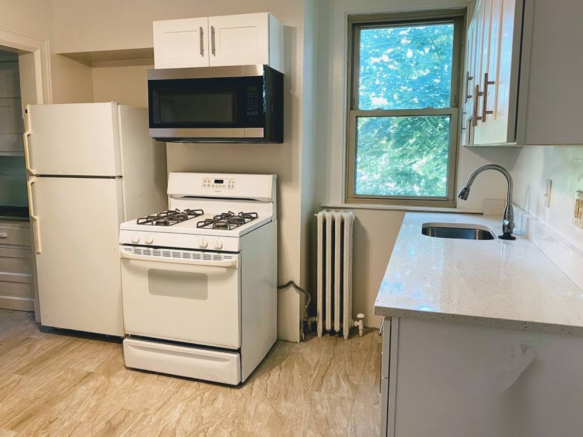Apartment for rent at 5542 Fair Oaks St, Pittsburgh, PA 15217