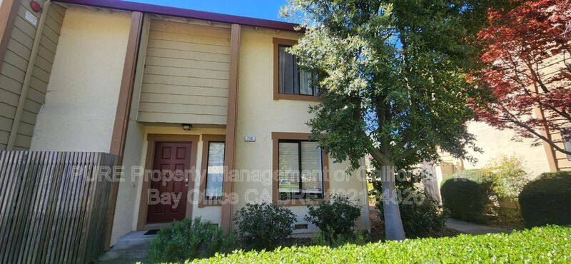 Townhouse for rent at 210 Park Place Dr, Petaluma, CA 94954