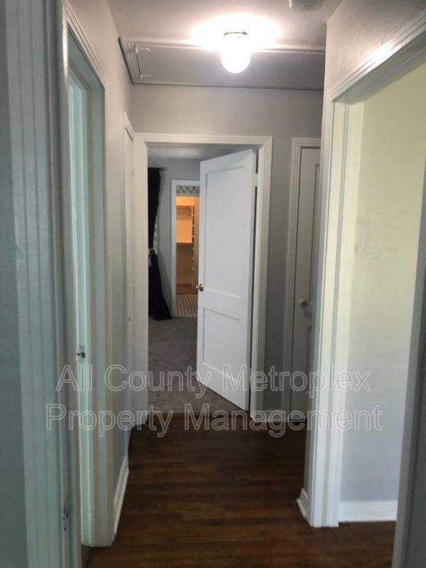 House for rent at 3984 Park Lane, Dallas, TX 75220