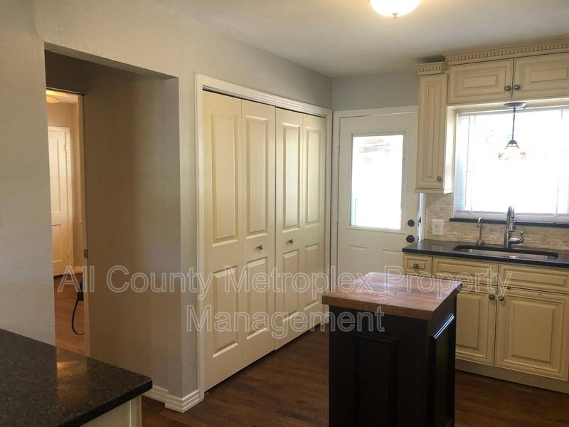 House for rent at 3984 Park Lane, Dallas, TX 75220