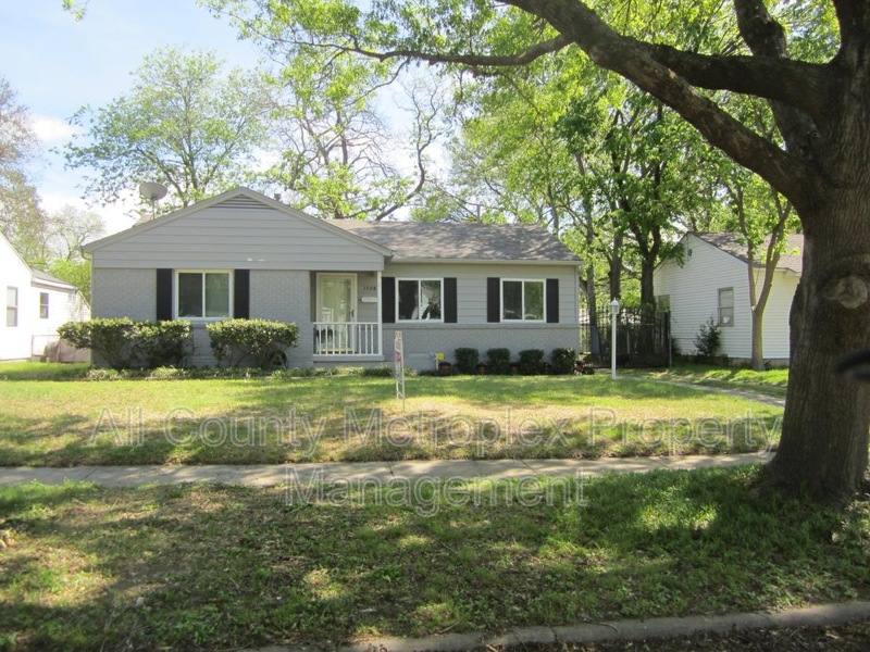 House for rent at 3984 Park Lane, Dallas, TX 75220