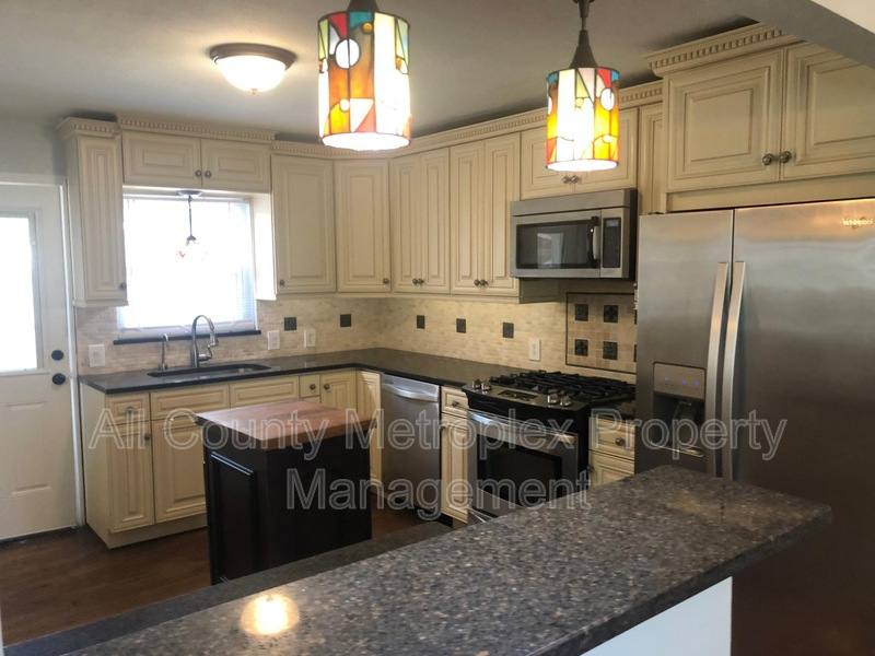 House for rent at 3984 Park Lane, Dallas, TX 75220
