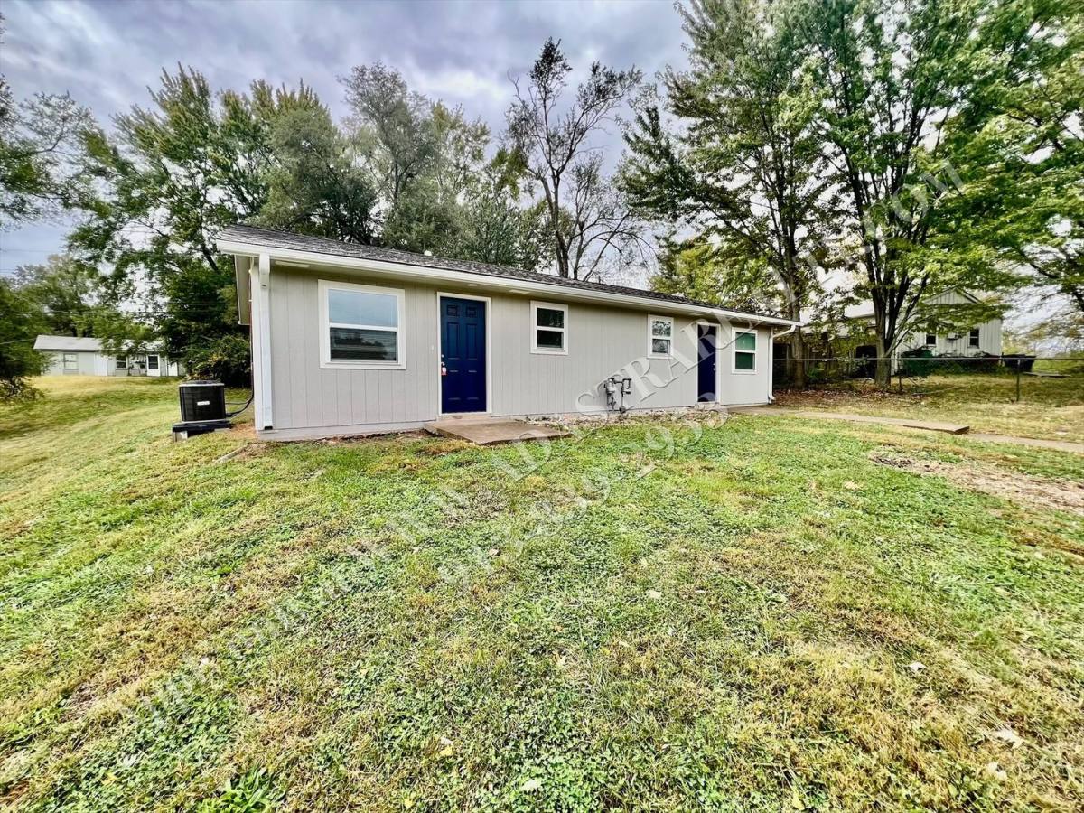 Apartment for rent at 6003 E 151st Terrace, Grandview, MO 64030