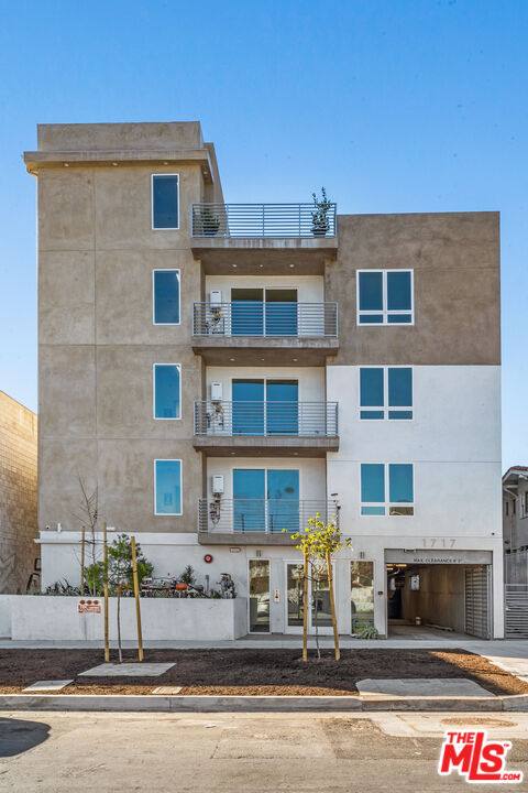 Apartment for rent at 1717 Winona Blvd #201, Los Angeles, CA 90027