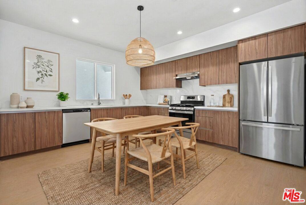 Apartment for rent at 1717 Winona Blvd #201, Los Angeles, CA 90027