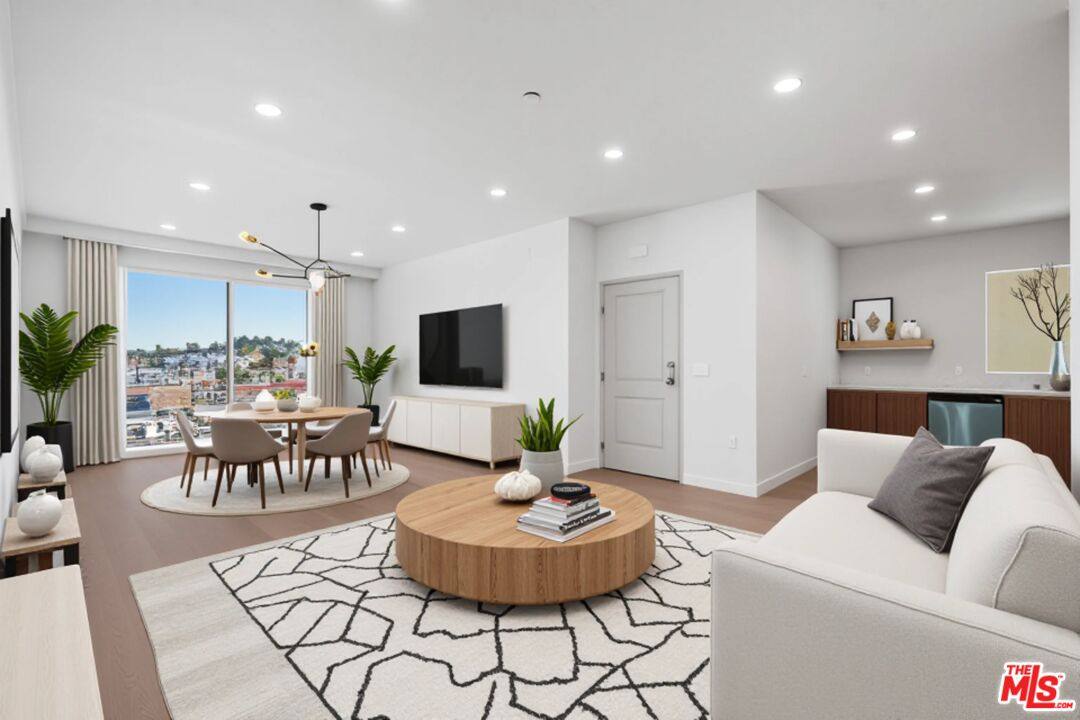 Apartment for rent at 1717 Winona Blvd #201, Los Angeles, CA 90027