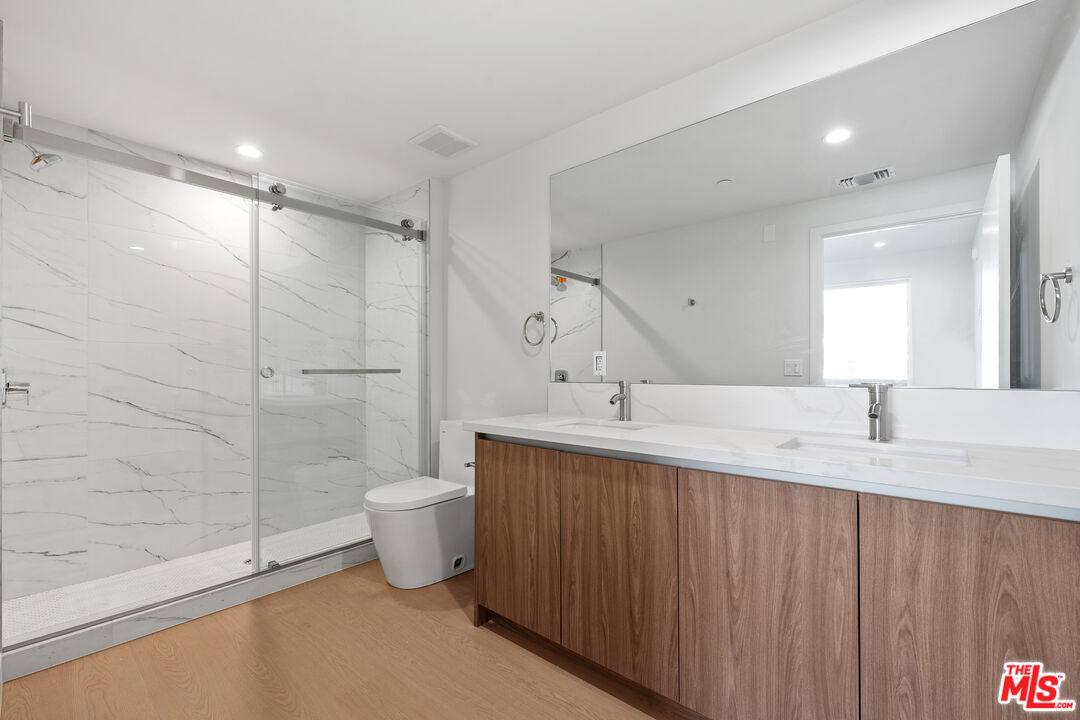 Apartment for rent at 1717 Winona Blvd #201, Los Angeles, CA 90027