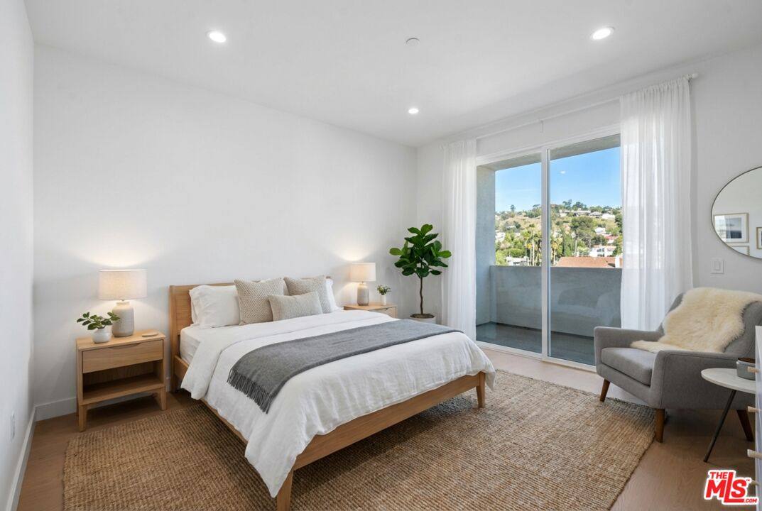 Apartment for rent at 1717 Winona Blvd #201, Los Angeles, CA 90027