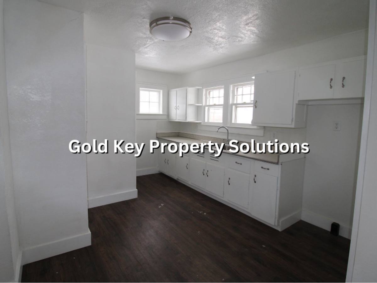 House for rent at 605 W 10th St, Muncie, IN 47302