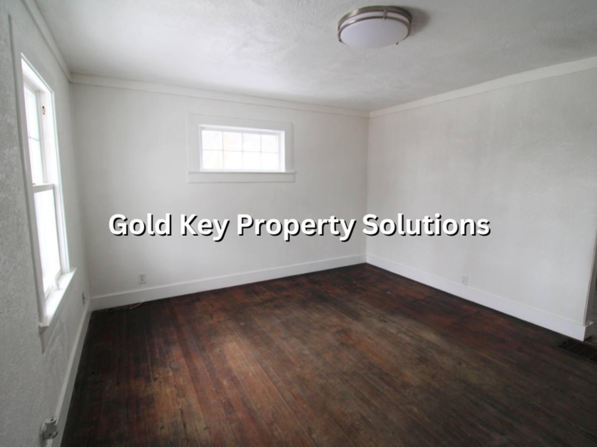 House for rent at 605 W 10th St, Muncie, IN 47302