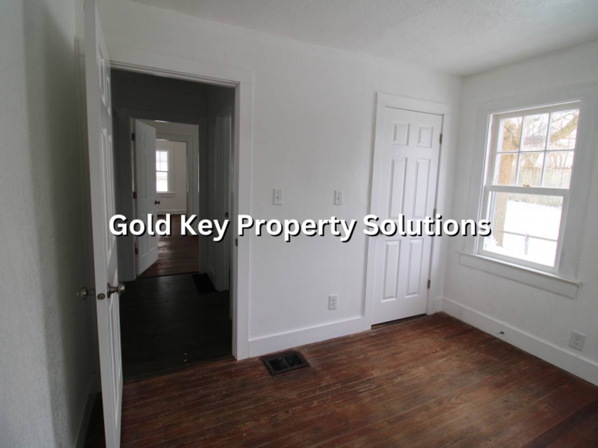 House for rent at 605 W 10th St, Muncie, IN 47302