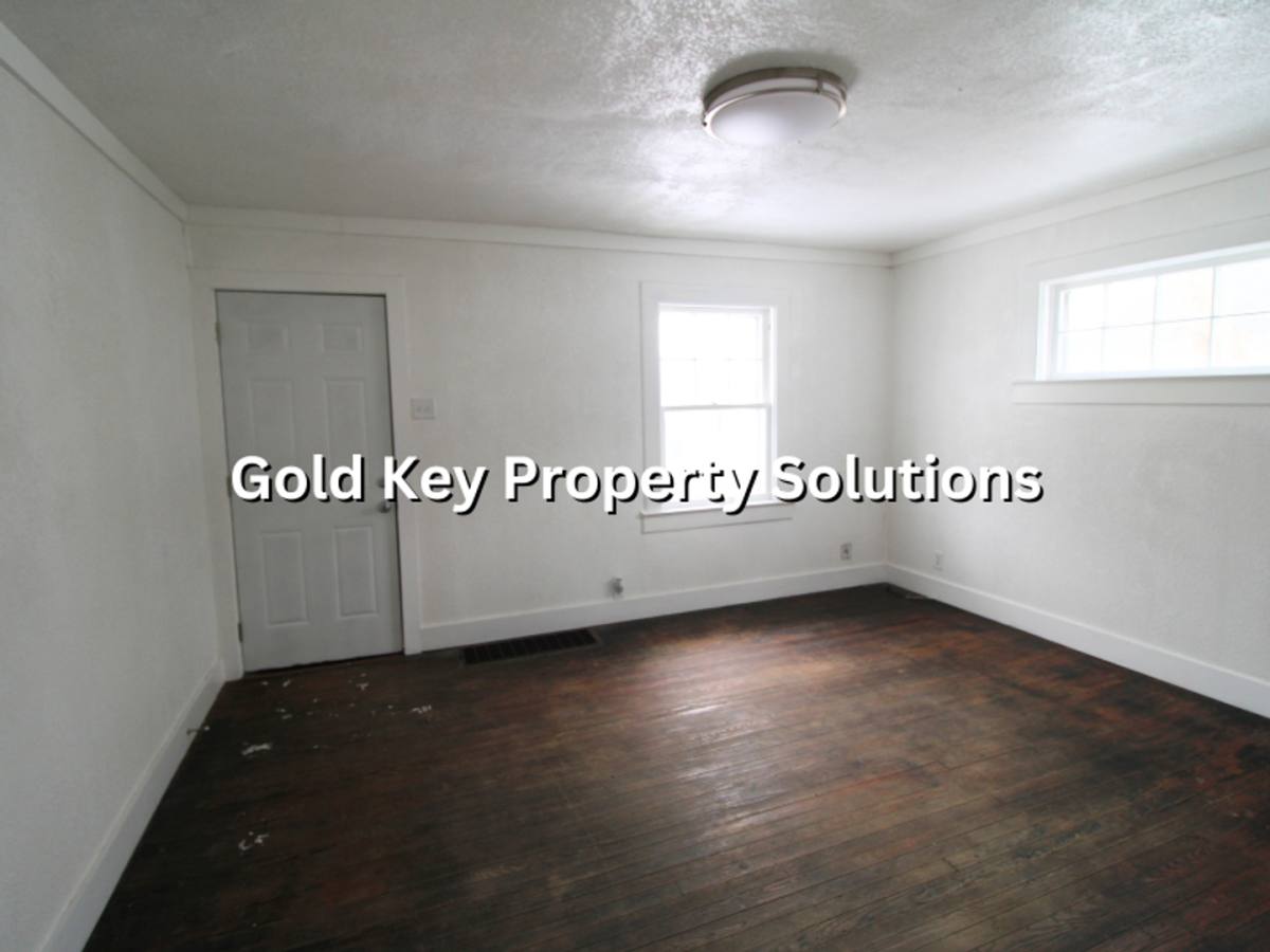 House for rent at 605 W 10th St, Muncie, IN 47302