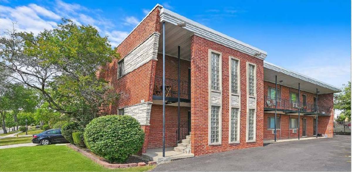 Apartment for rent at 19 N Garfield, Lombard, IL 60148