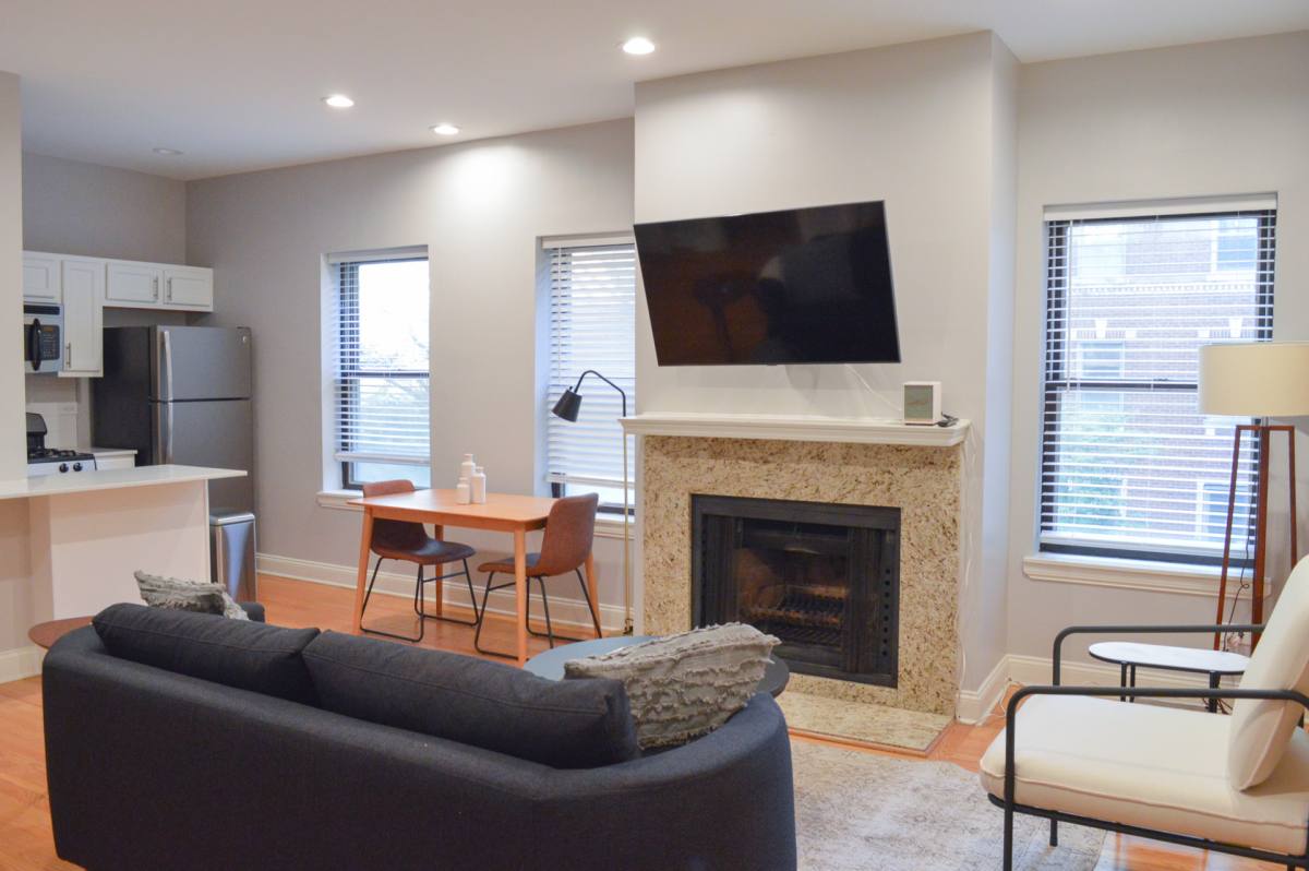Apartment for rent at 835-864 W Barry Ave, Chicago, IL 60657