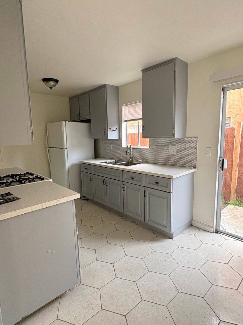 Apartment for rent at 1951 N Ventura Rd, Oxnard, CA 93036