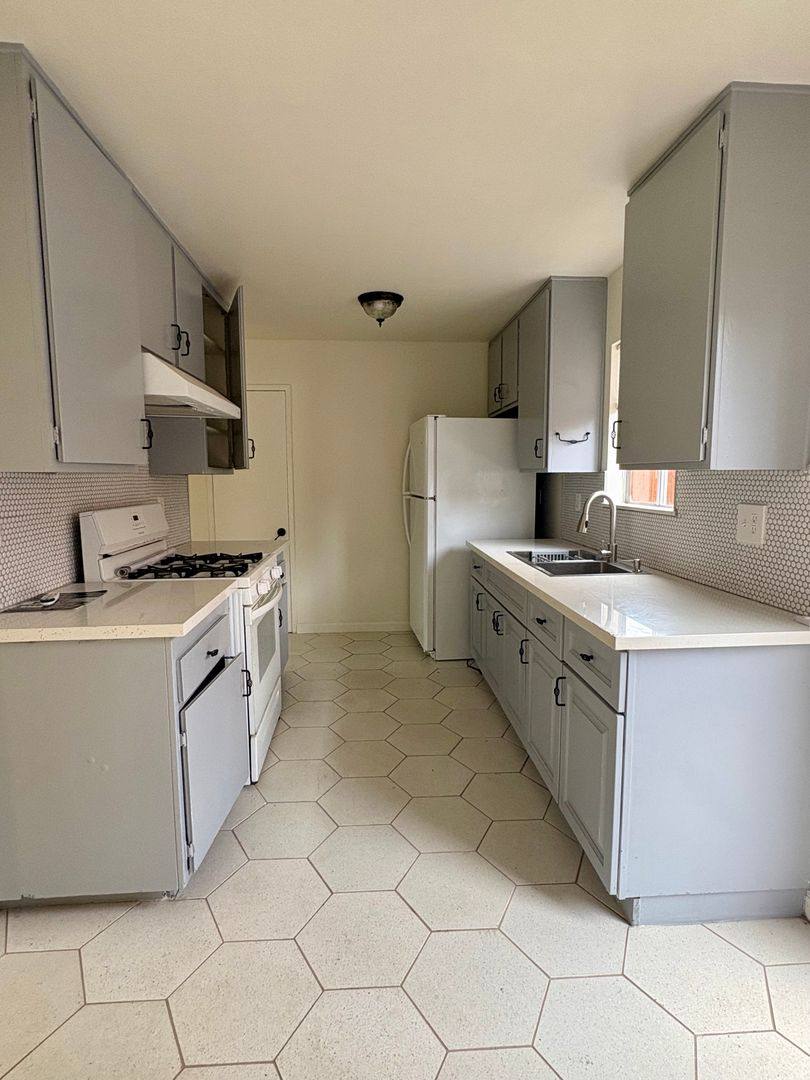 Apartment for rent at 1951 N Ventura Rd, Oxnard, CA 93036