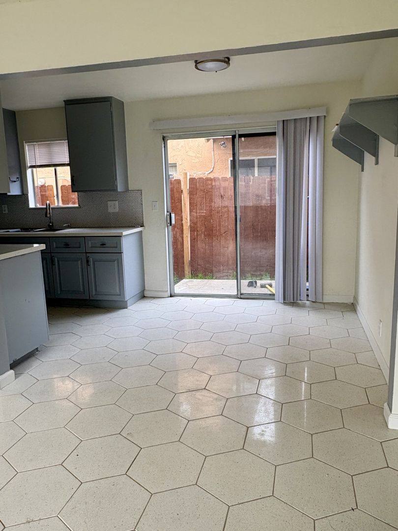 Apartment for rent at 1951 N Ventura Rd, Oxnard, CA 93036
