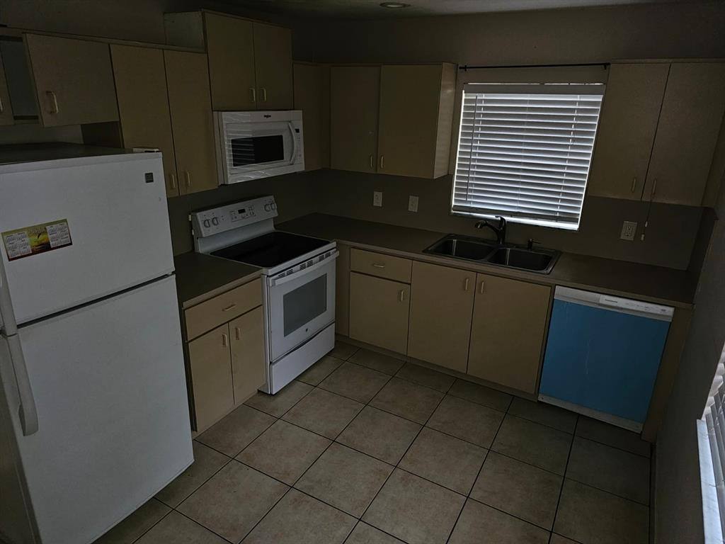 Apartment for rent at 5925 NW 23rd St, Fort Lauderdale, FL 33313