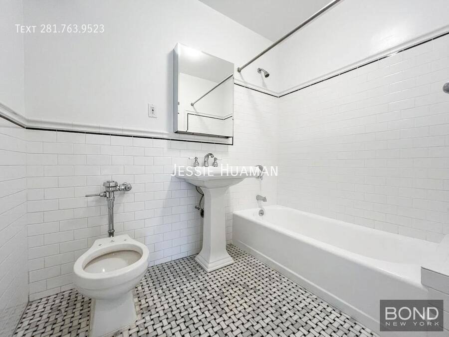 Apartment for rent at 95 Christopher St #I, New York, NY 10014