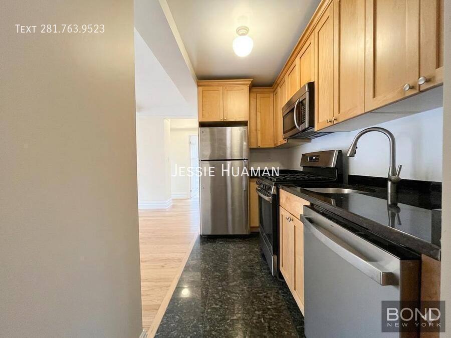 Apartment for rent at 95 Christopher St #I, New York, NY 10014